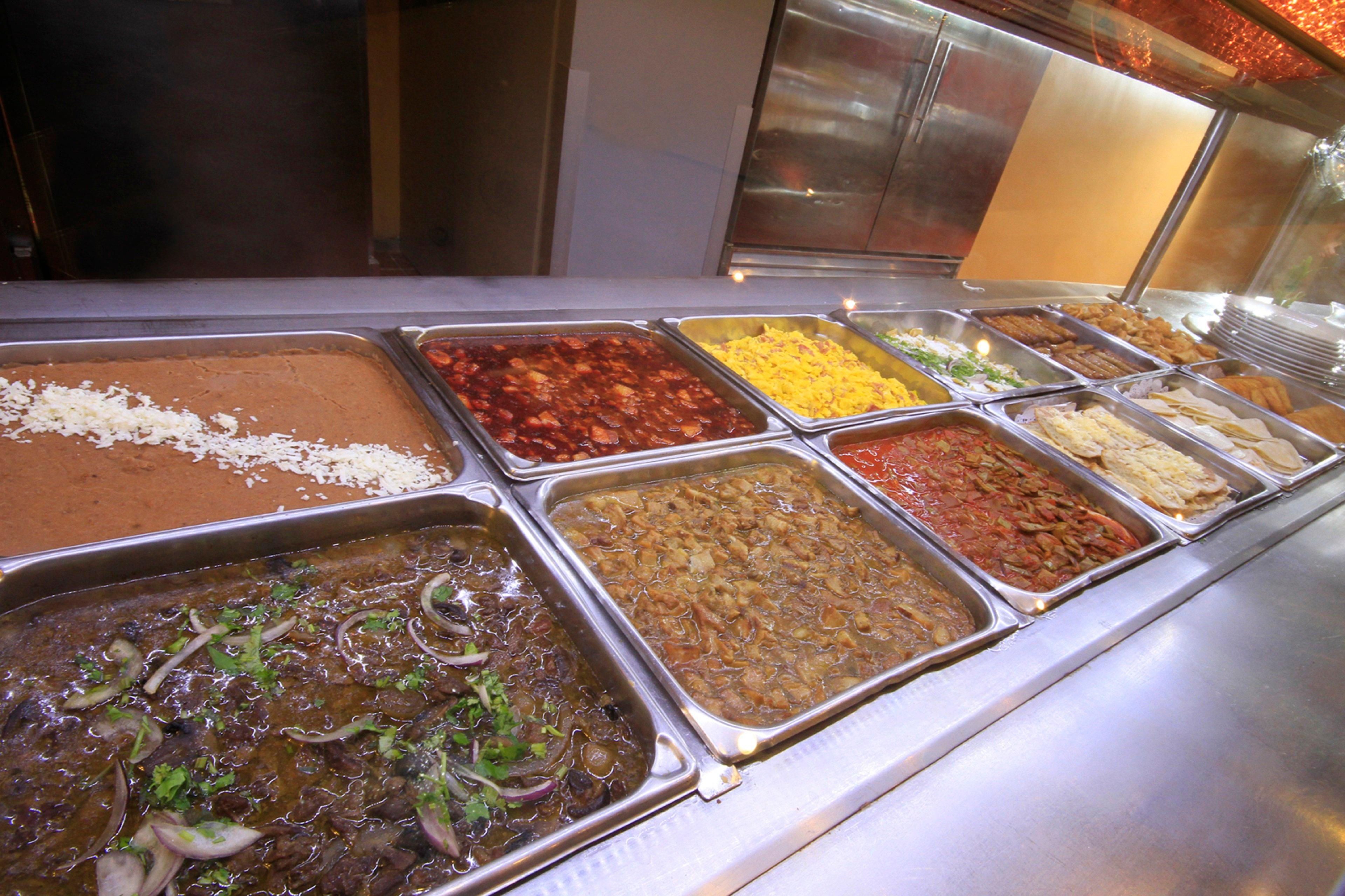 Holiday Inn Monterrey-Parque Fundidora By Ihg Exterior photo A selection of Mexican food at a buffet