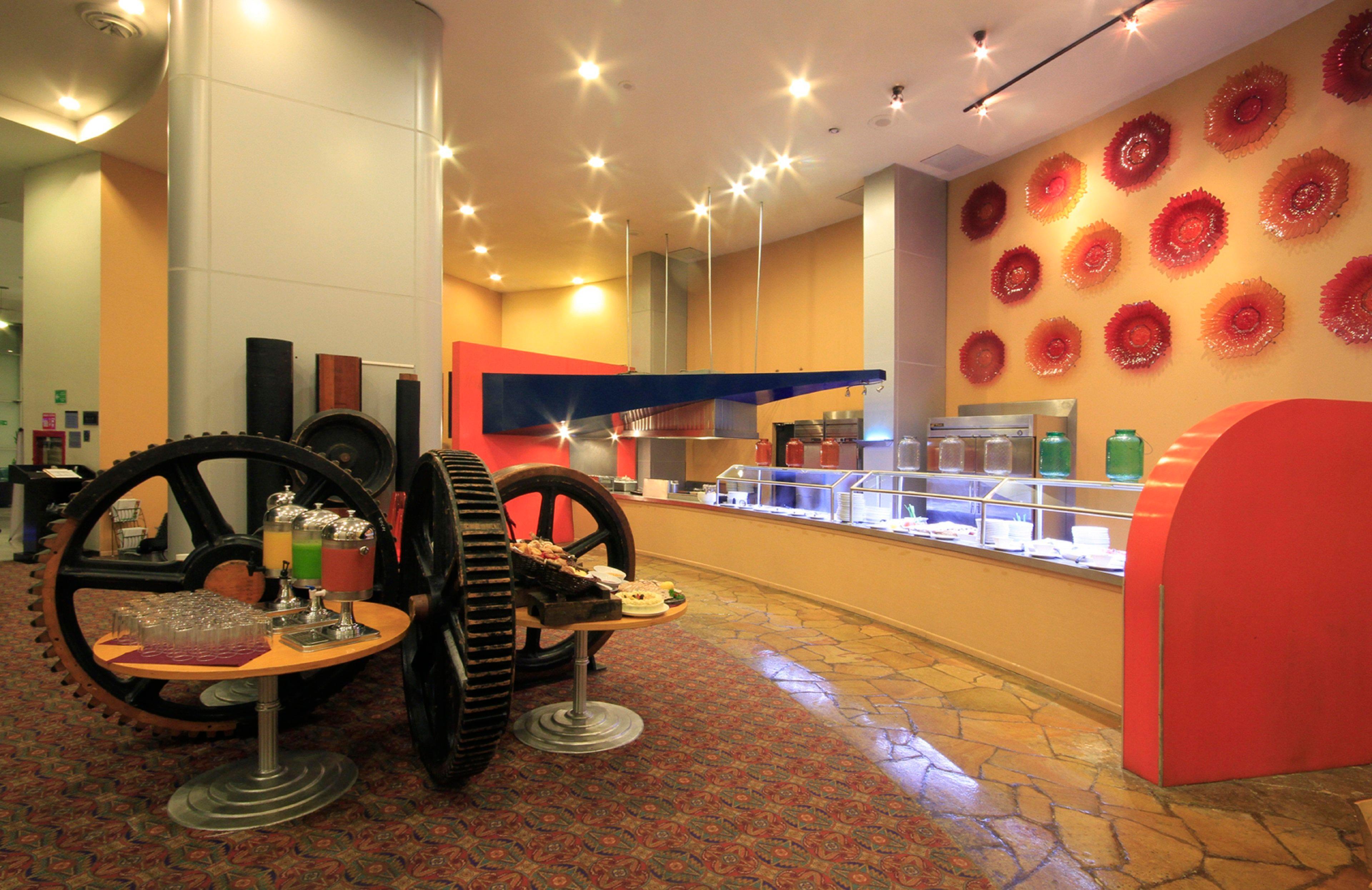 Holiday Inn Monterrey-Parque Fundidora By Ihg Exterior photo The interior of the restaurant