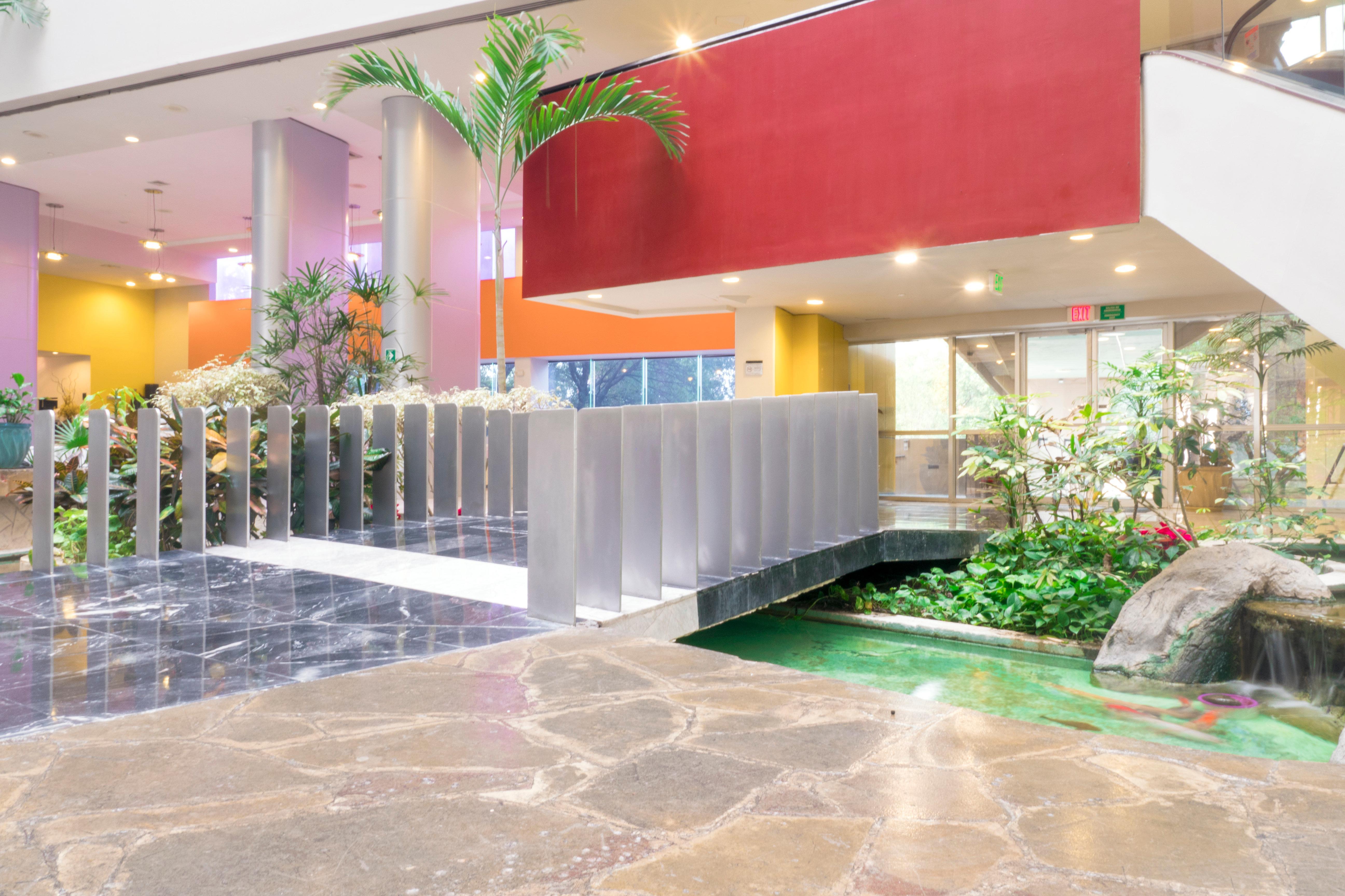 Holiday Inn Monterrey-Parque Fundidora By Ihg Exterior photo Lobby