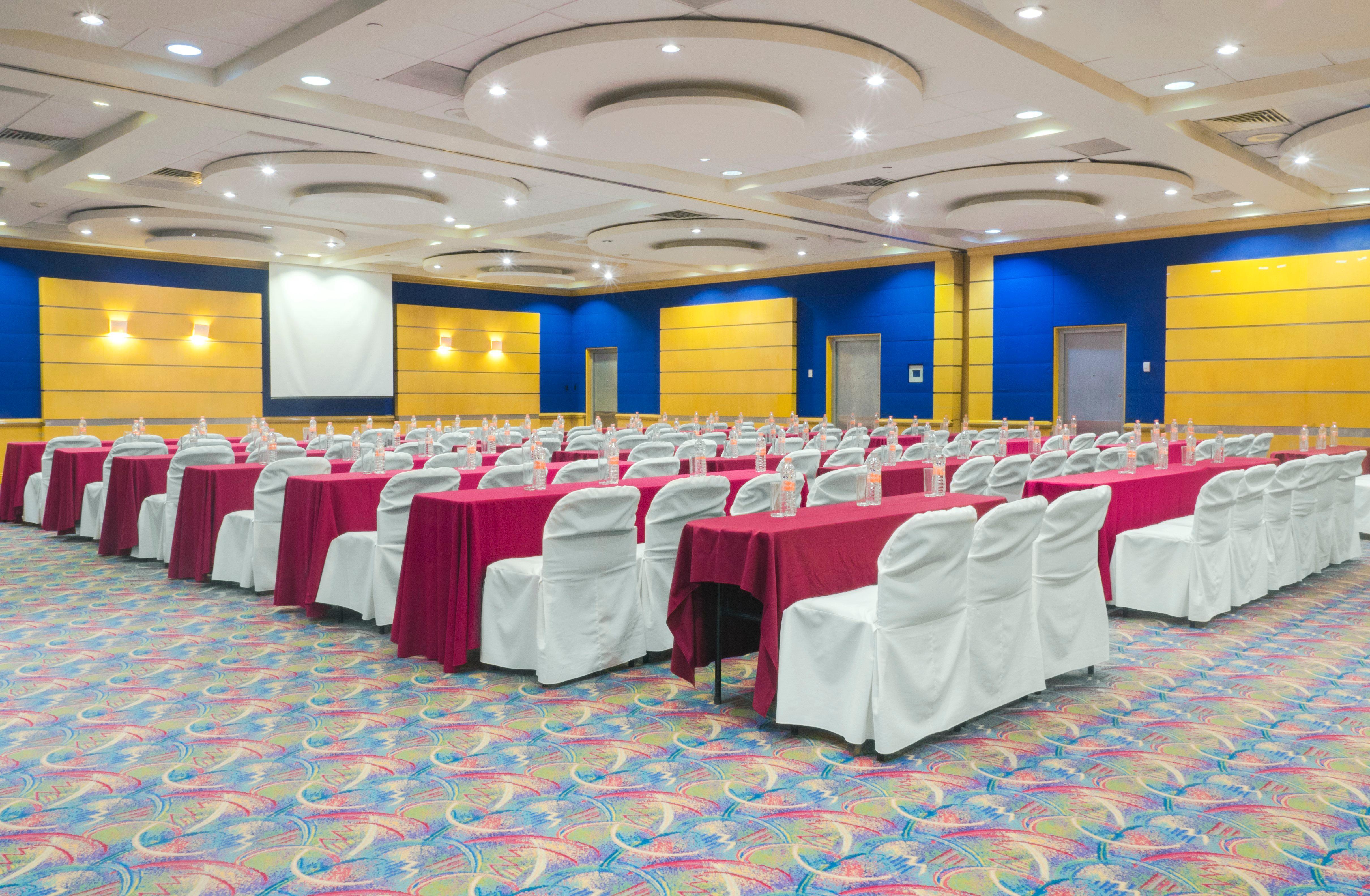 Holiday Inn Monterrey-Parque Fundidora By Ihg Exterior photo Convention Center