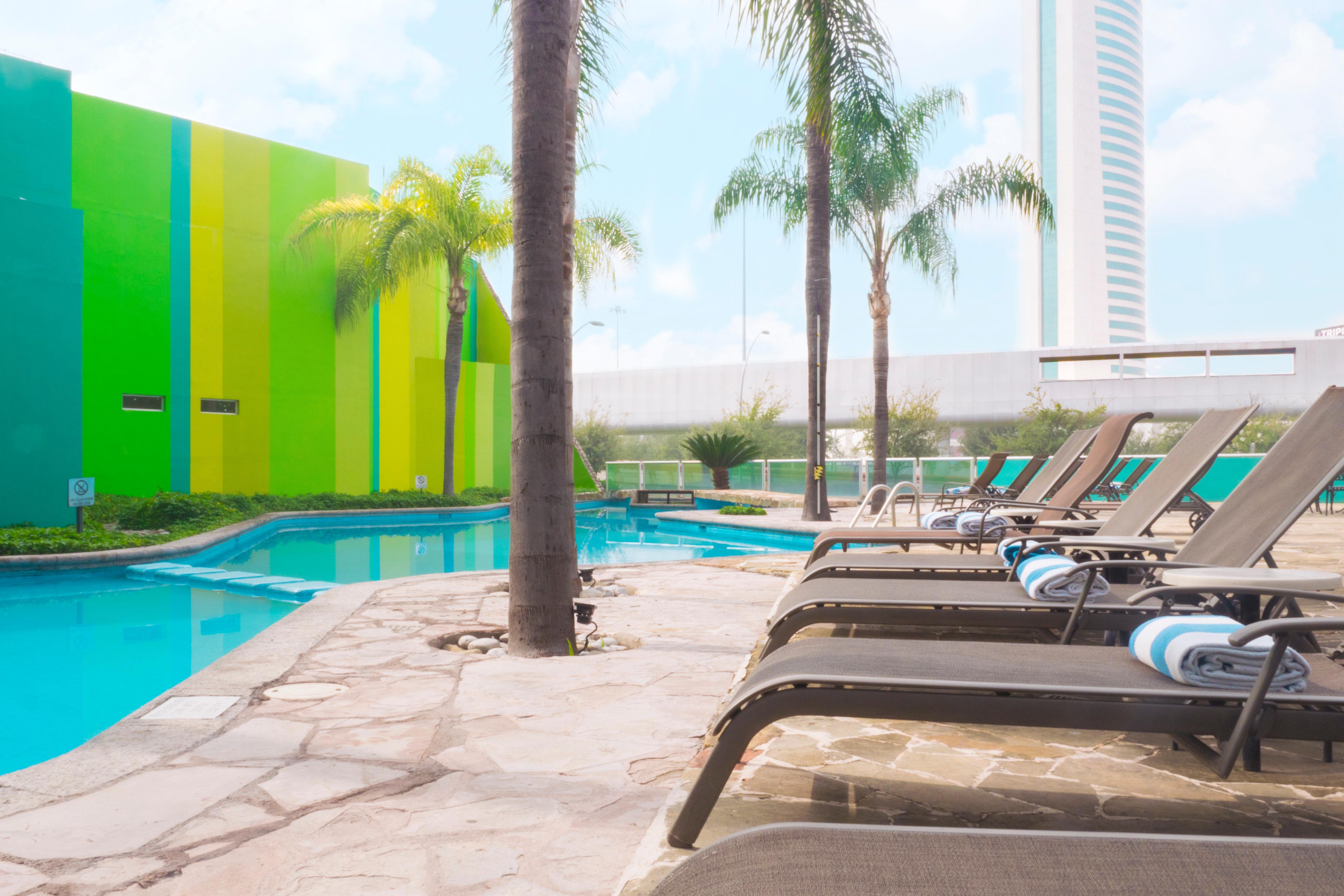 Holiday Inn Monterrey-Parque Fundidora By Ihg Exterior photo The pool at the hotel