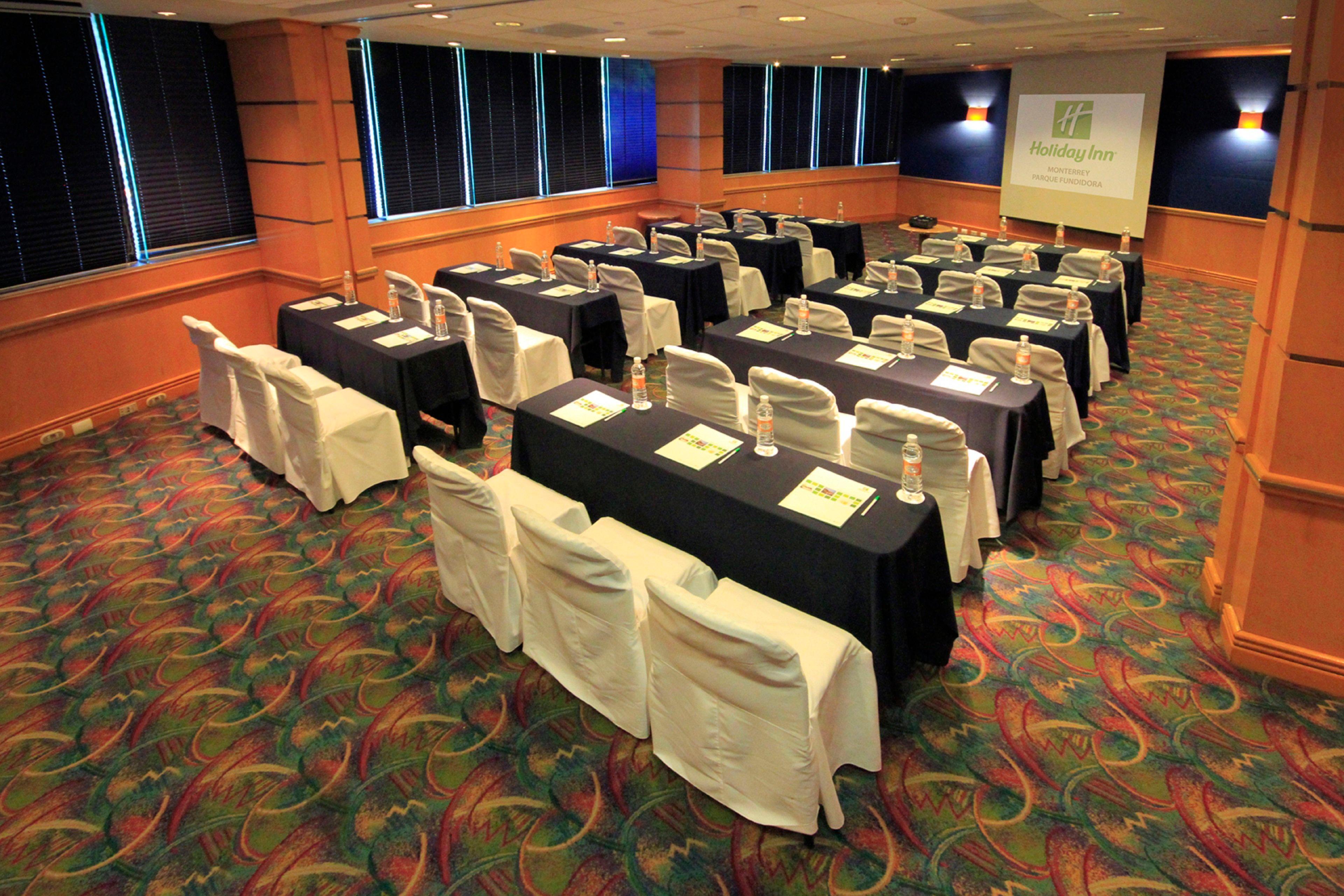 Holiday Inn Monterrey-Parque Fundidora By Ihg Exterior photo A typical classroom layout