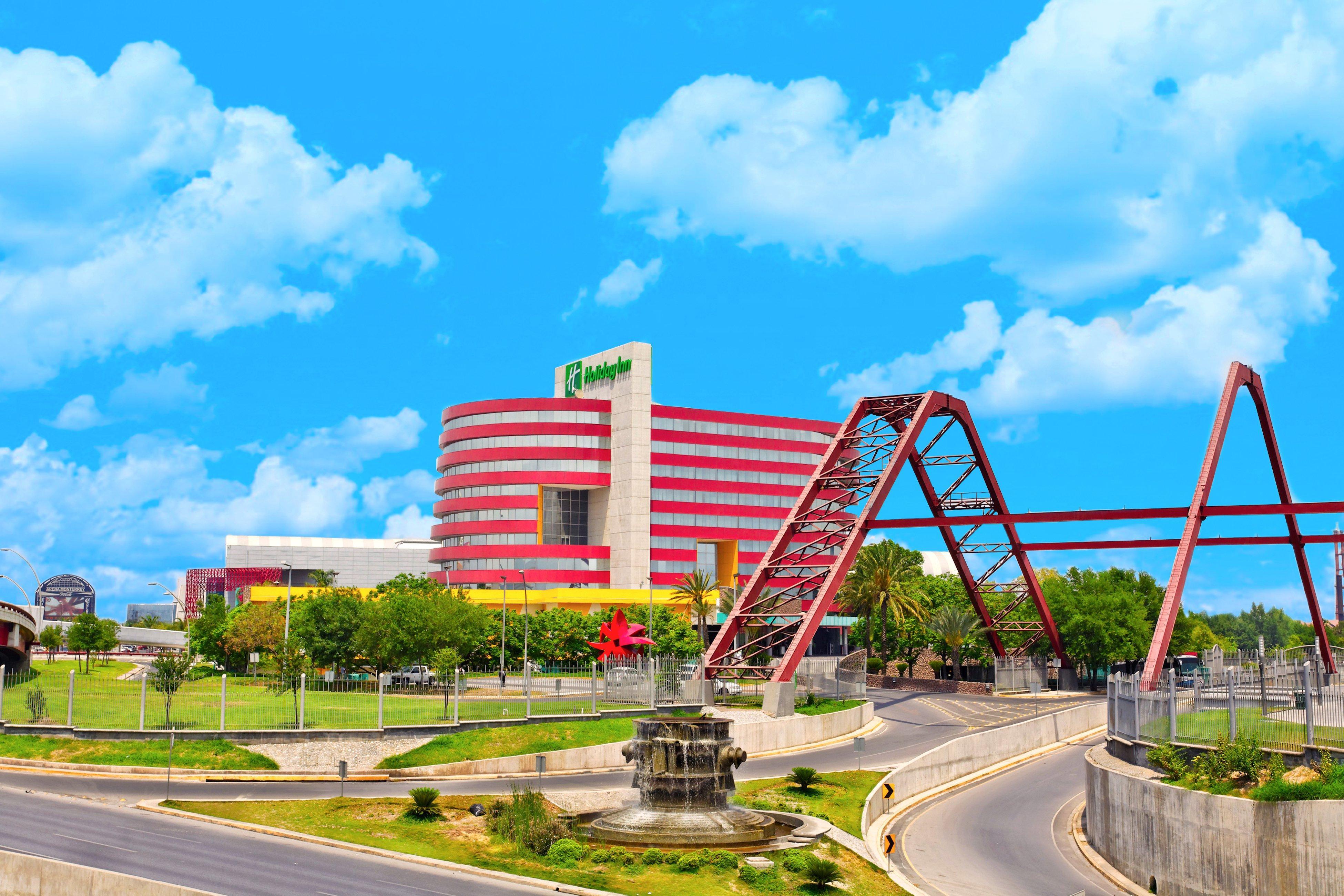 Holiday Inn Monterrey-Parque Fundidora By Ihg Exterior photo La Plaza Mall