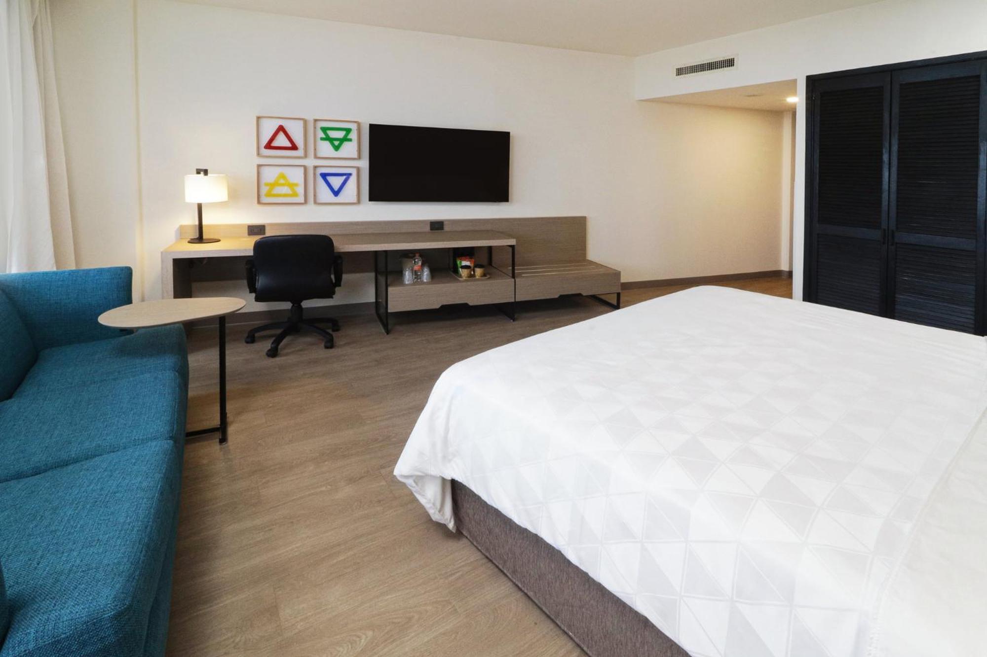 Holiday Inn Monterrey-Parque Fundidora By Ihg Exterior photo A room at the Hilton Garden Inn