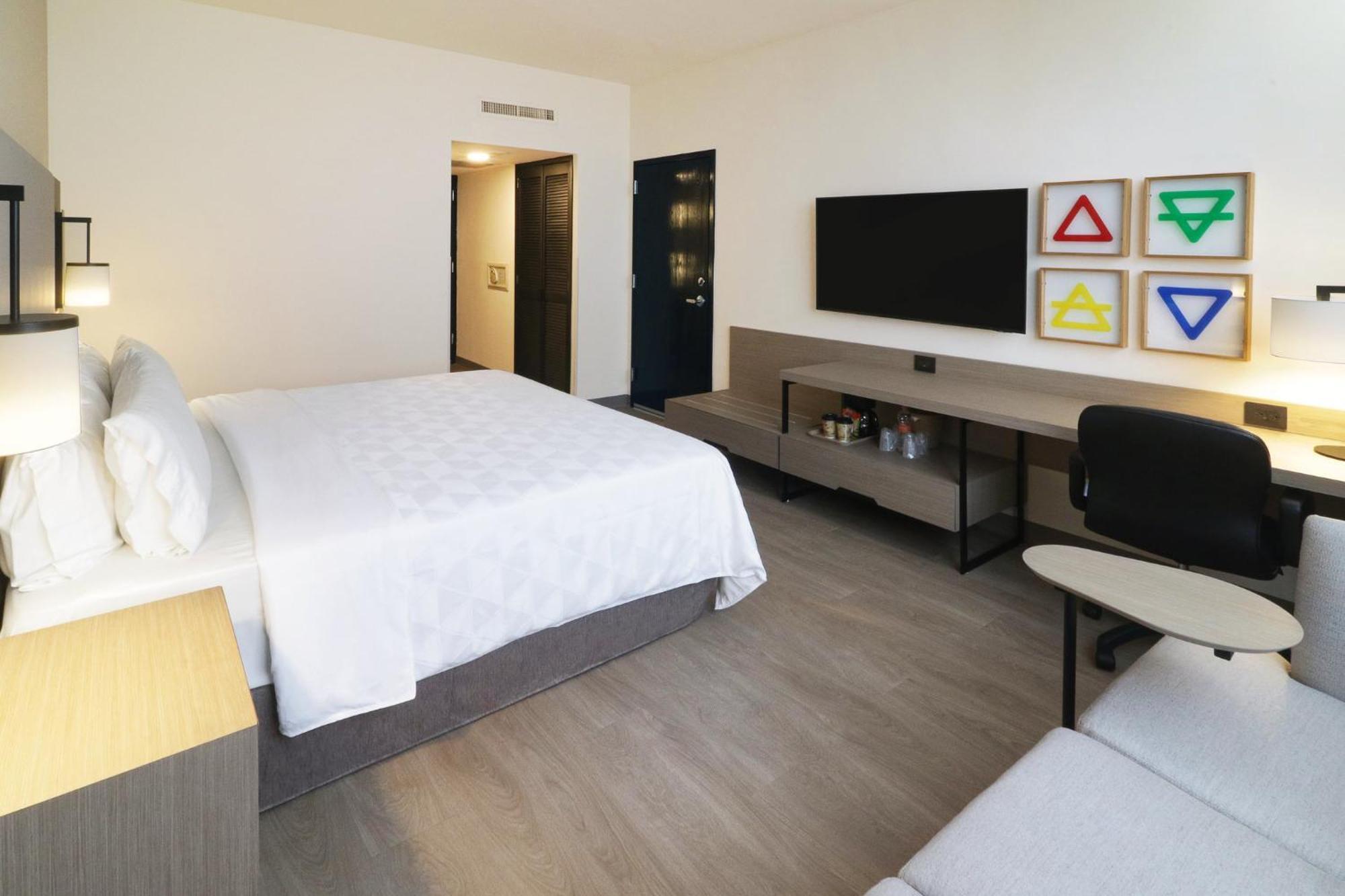 Holiday Inn Monterrey-Parque Fundidora By Ihg Exterior photo A room at the Hilton Garden Inn in San Francisco